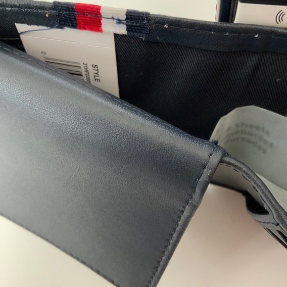 Tommy Hilfiger Wallet Navy RFID Leather Wallet & Valet - Picture 6 of 11